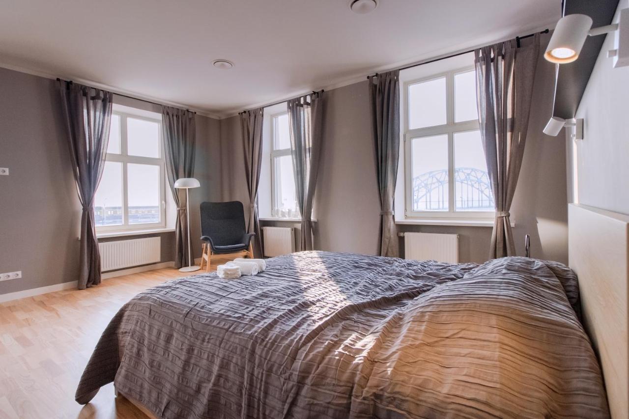 Modern Apartment In Old Riga With A River View エクステリア 写真